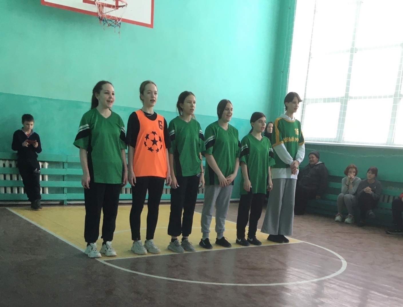 Соревнования по волейболу.