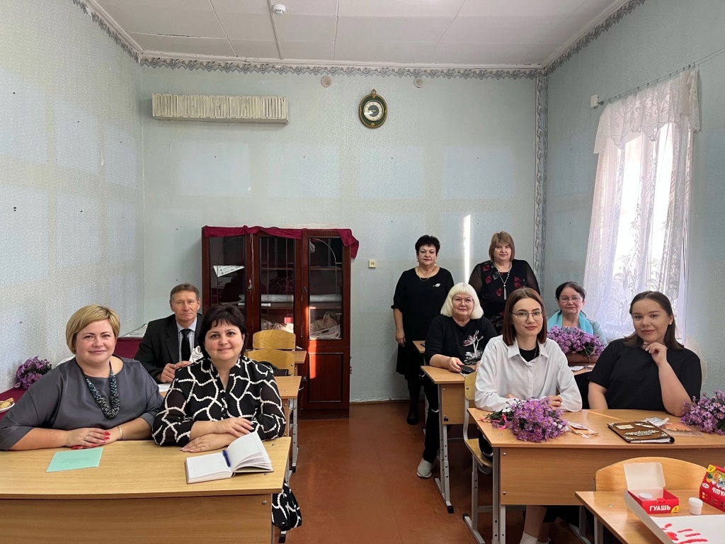 5 октября  - день учителя.