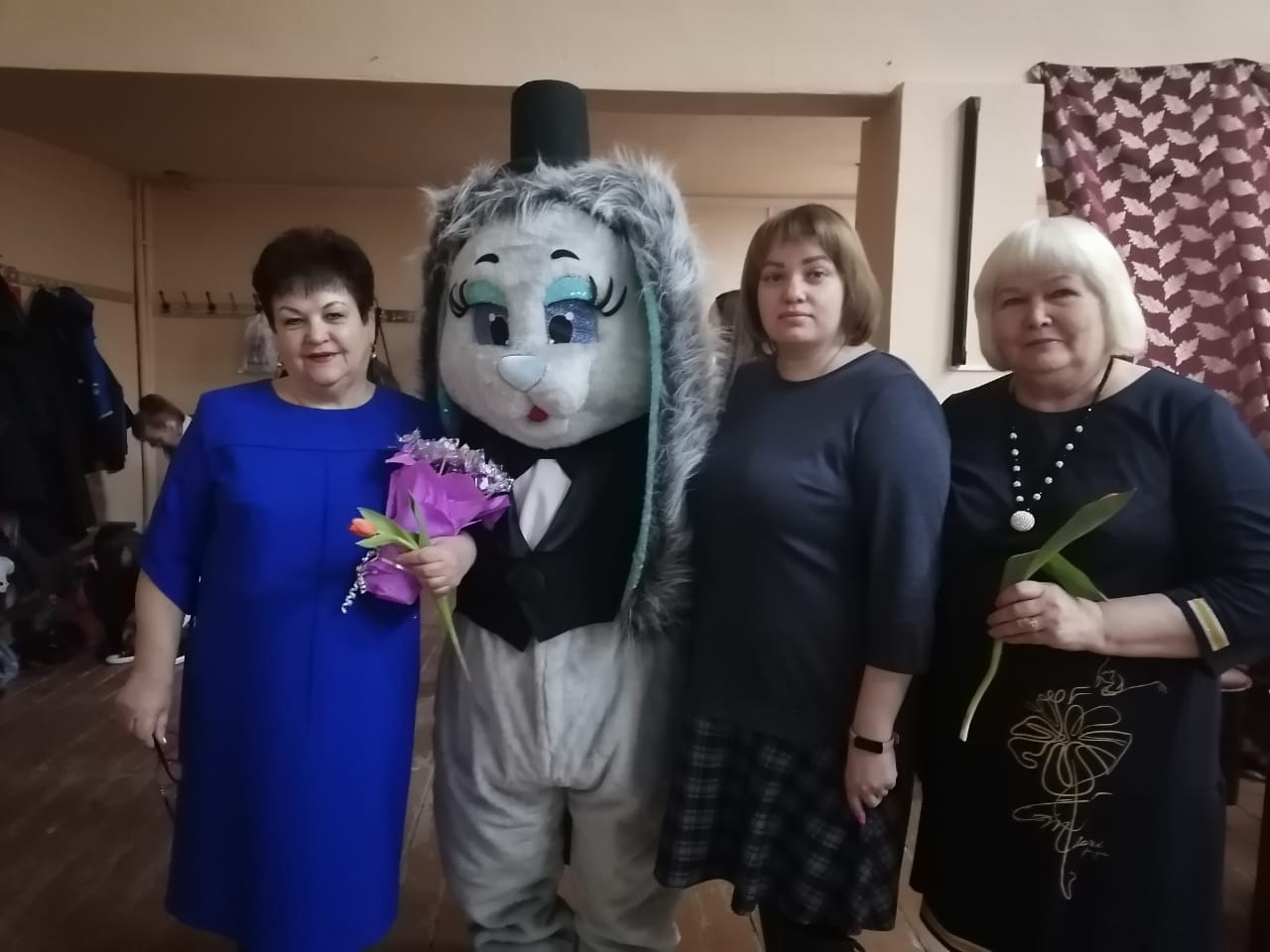 Поздравляем с женским днем.